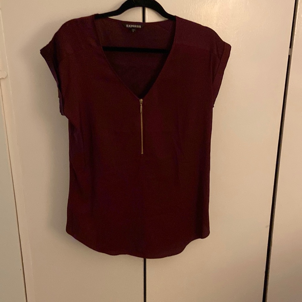 Express house size medium. Burgundy.
